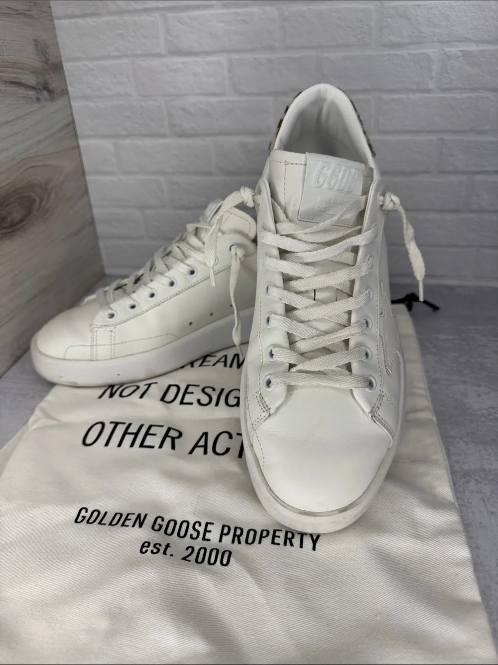 Golden Goose White Leather Low-Top Sneakers with Subtle Distress